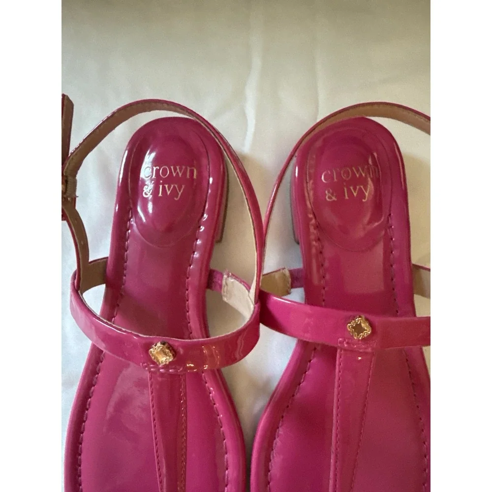 Crown & Ivy Womens Hot Pink Patent T-Strap Sandals Gold Flower Stud Size 6